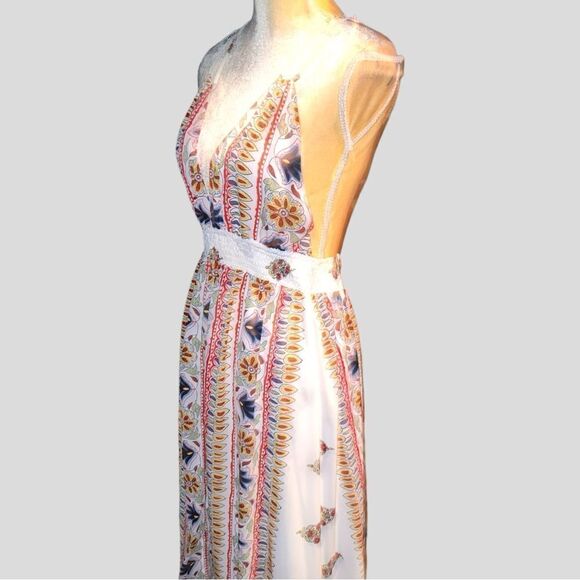 Selfie Leslie floral halter maxi dress! - Picture 10 of 13